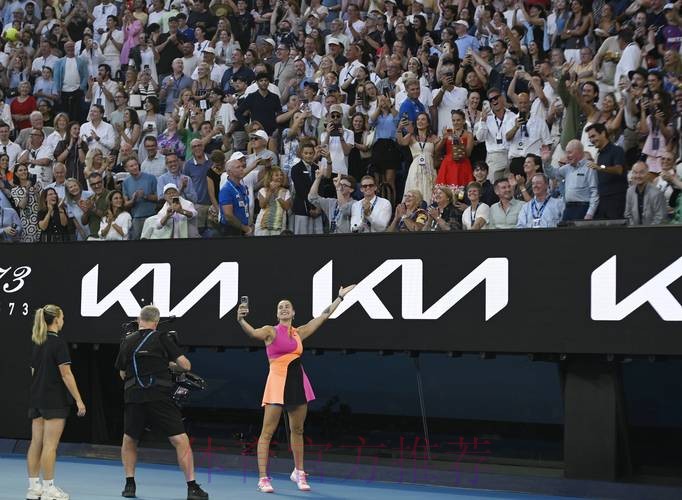 传奇现场见证 萨巴伦卡晋级女单第二轮